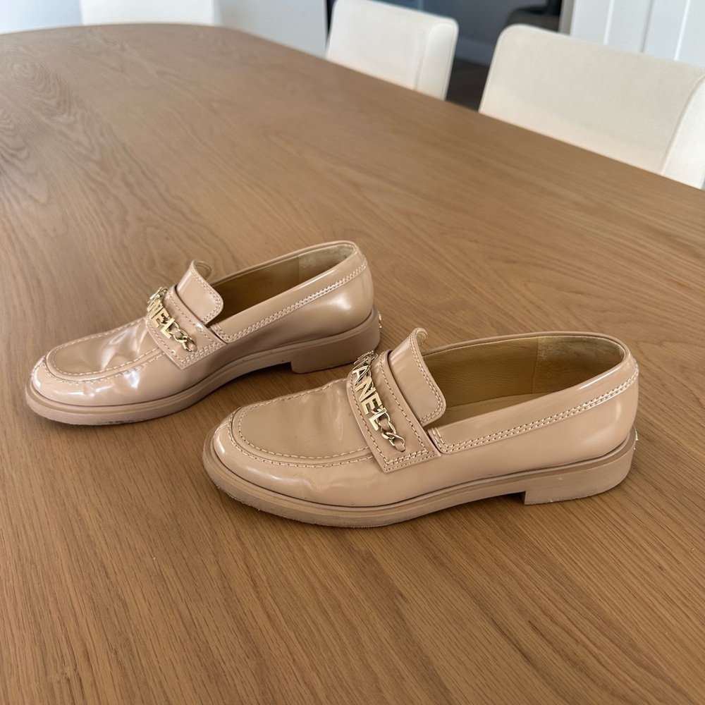 Chanel beige loafers 38
